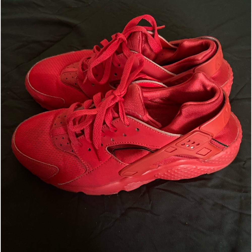Red Hurache Gym shoes! 7Y